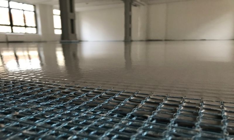 A wet floor with Sika’s thin-layer screed system in place