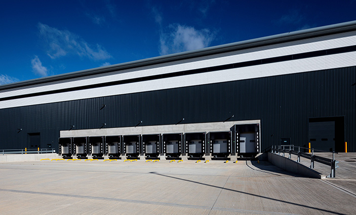 Panattoni's depot with their news loading bay doors by Hörmann 